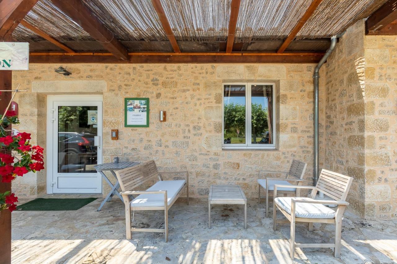 L'Oustal De Vezac Hotell Exteriör bild