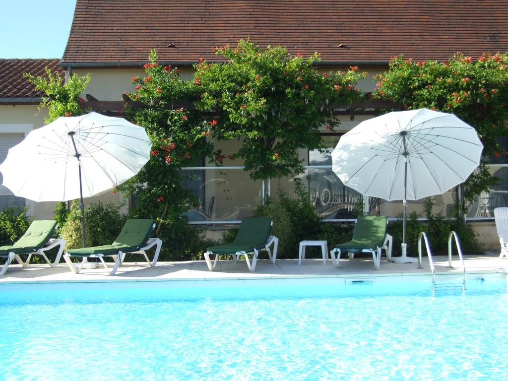L'Oustal De Vezac Hotell Exteriör bild