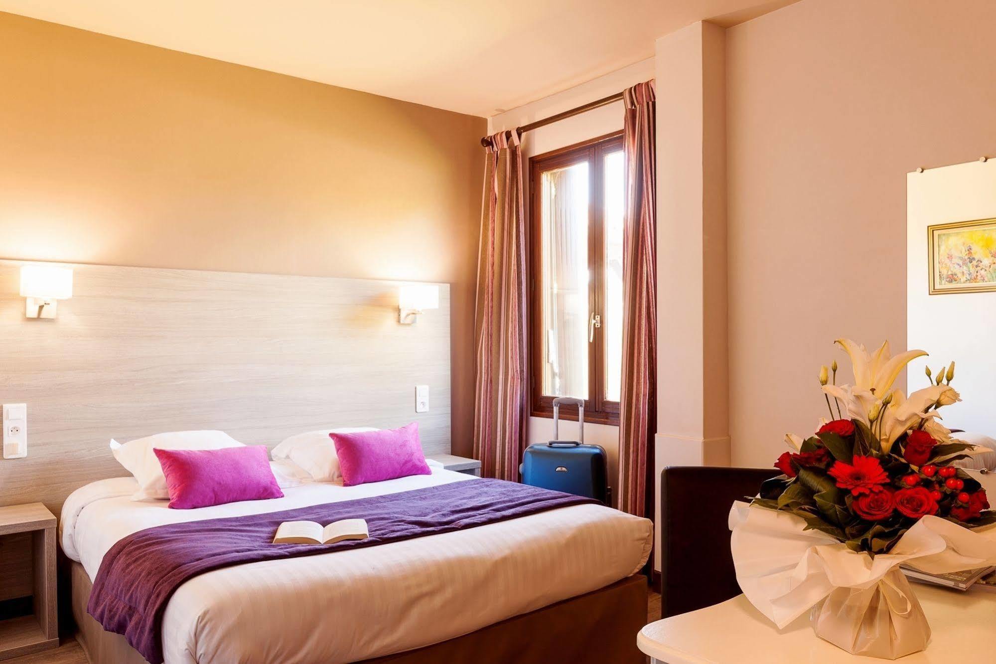 L'Oustal De Vezac Hotell Exteriör bild