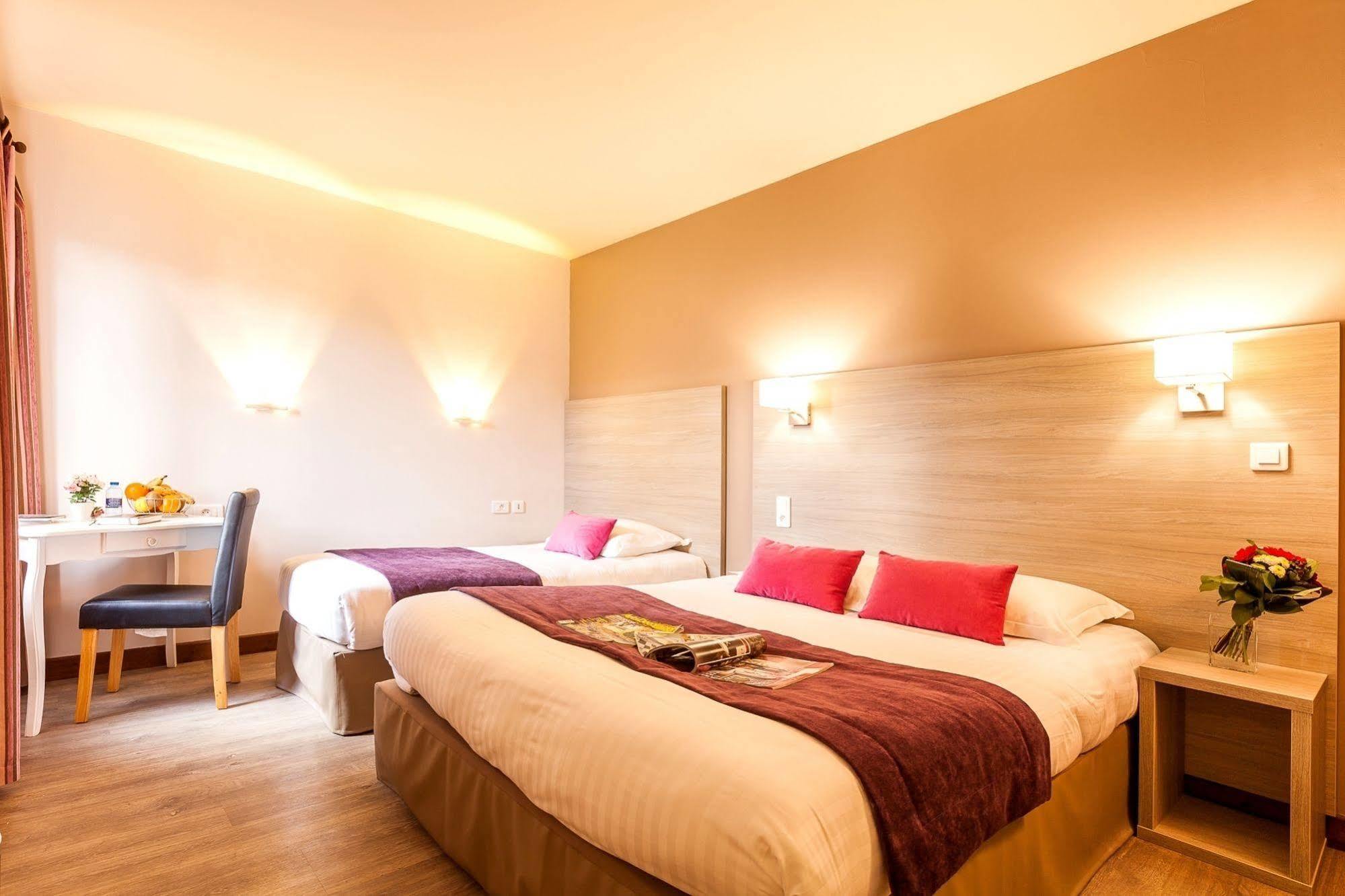L'Oustal De Vezac Hotell Exteriör bild