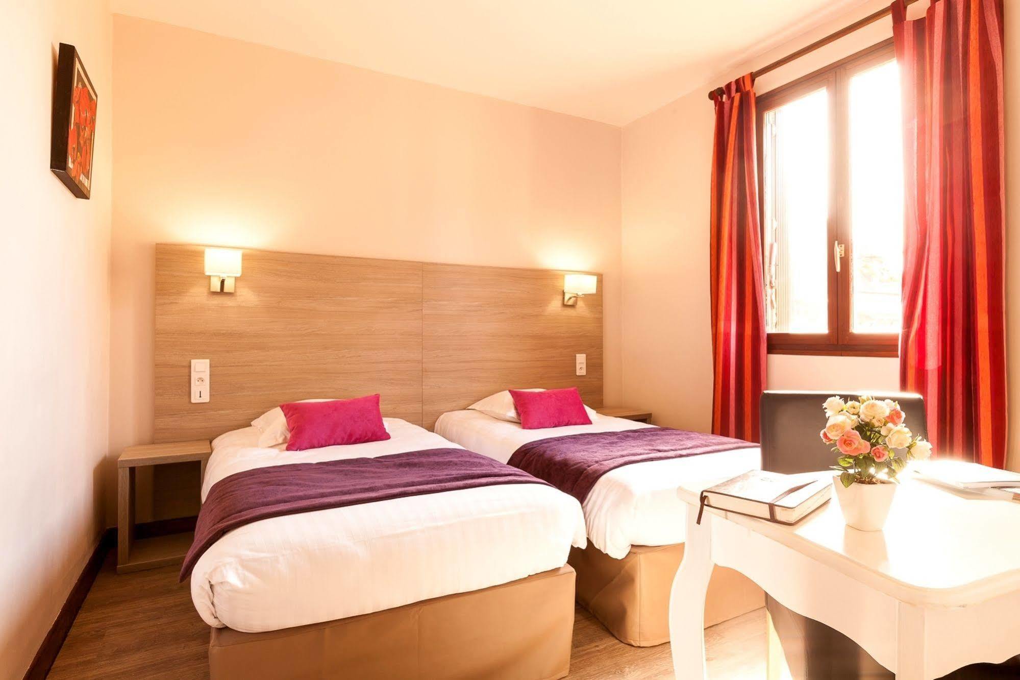 L'Oustal De Vezac Hotell Exteriör bild