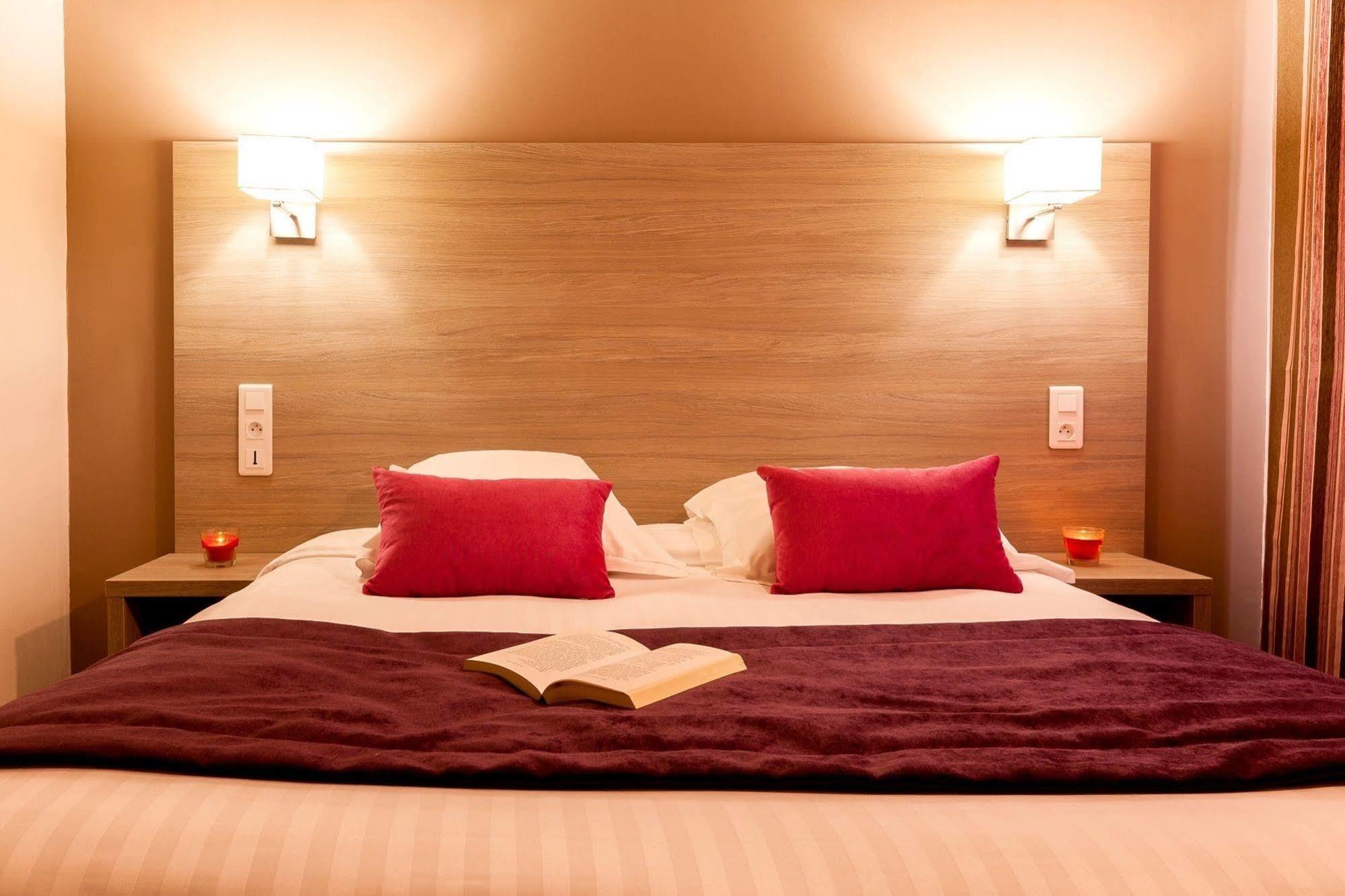 L'Oustal De Vezac Hotell Exteriör bild