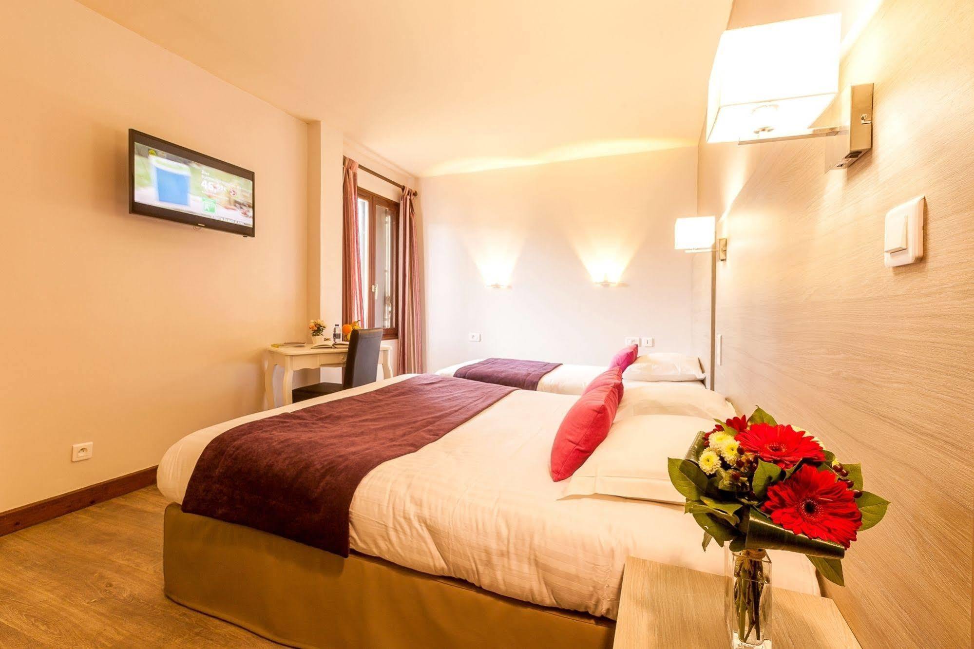L'Oustal De Vezac Hotell Exteriör bild